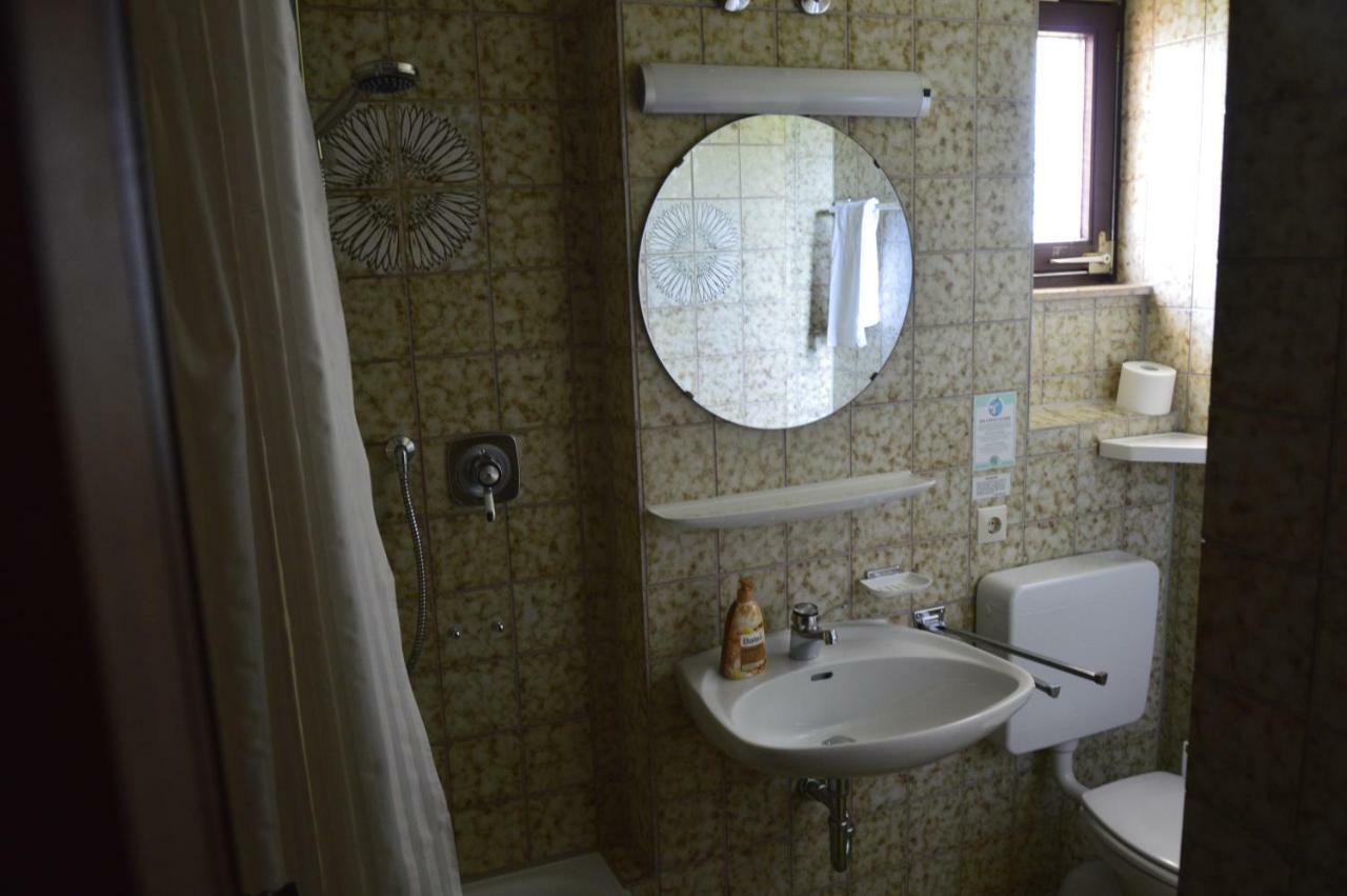 Gaestehaus Faessle Weinstadt Bagian luar foto