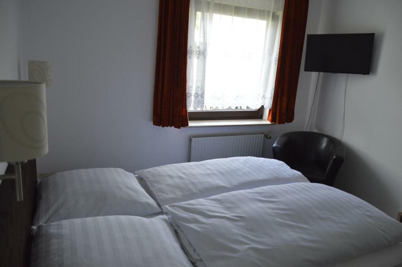 Gaestehaus Faessle Weinstadt Bagian luar foto
