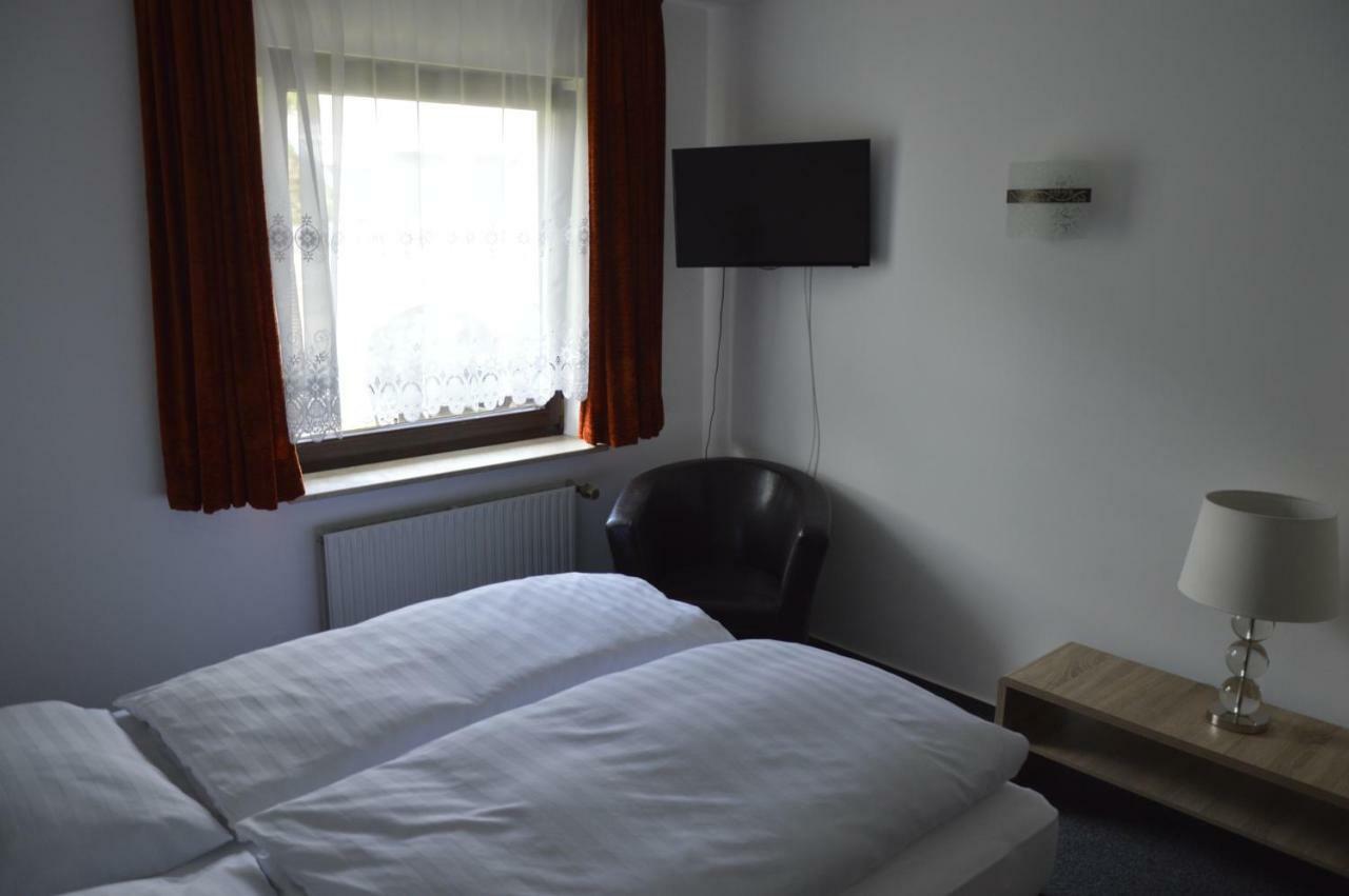 Gaestehaus Faessle Weinstadt Bagian luar foto