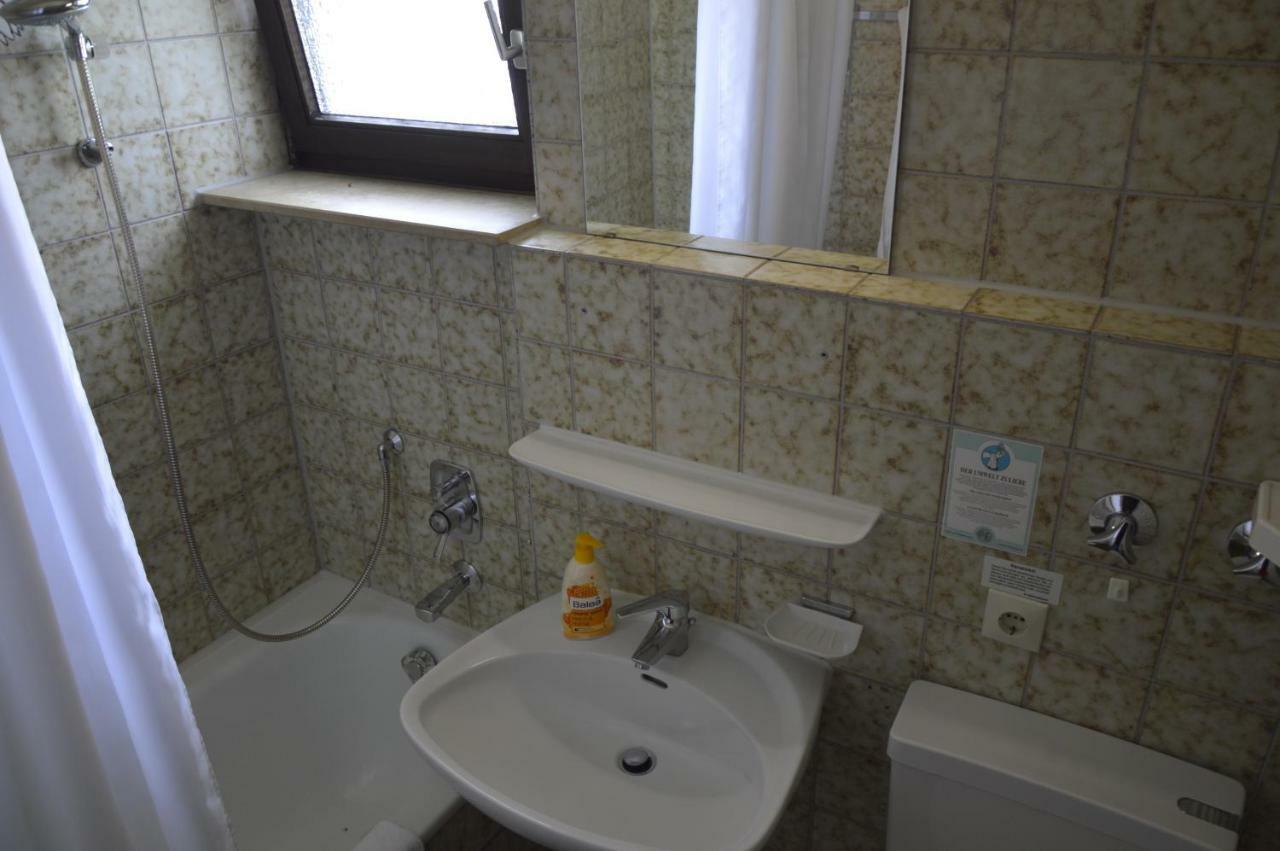 Gaestehaus Faessle Weinstadt Bagian luar foto