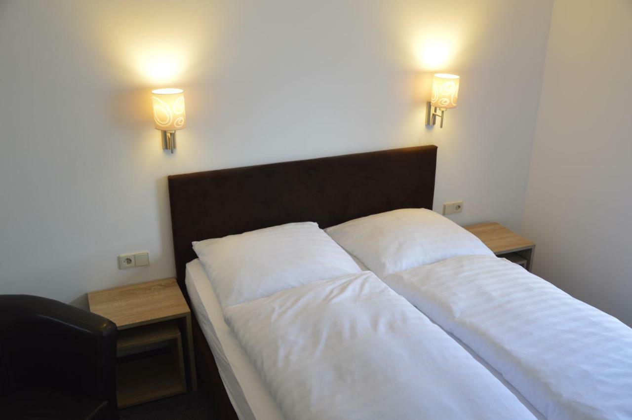 Gaestehaus Faessle Weinstadt Bagian luar foto